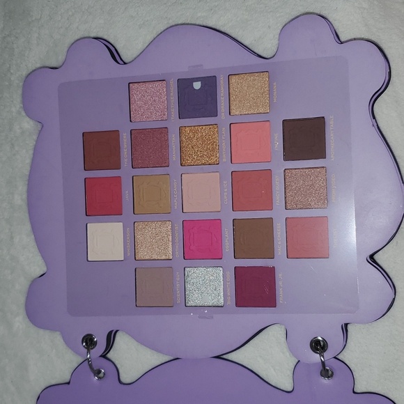 REVOLUTION x Friends Makeup Revolution Open the Door Eyeshadow Palette NIB - Picture 5 of 13